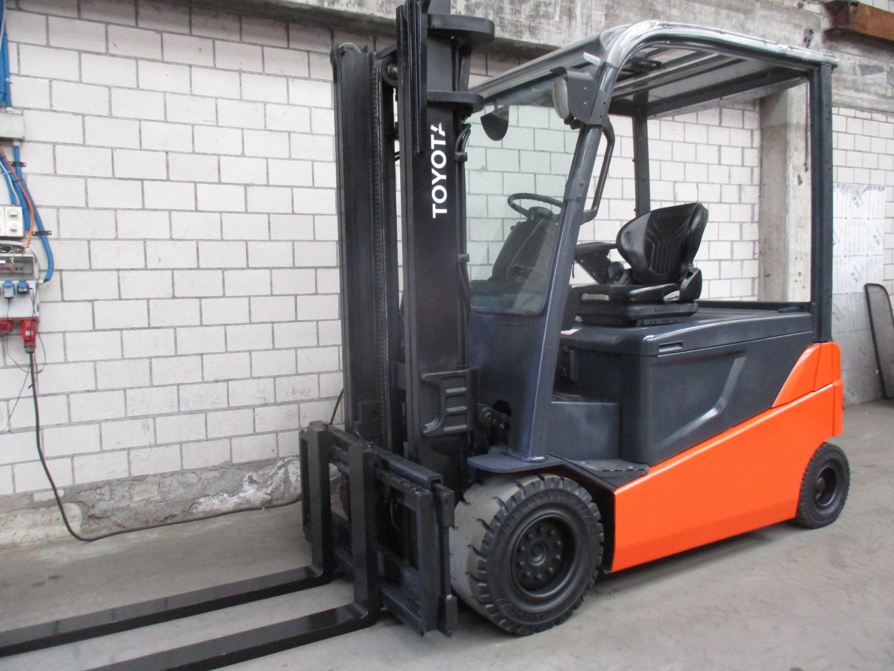 Toyota Carrelli elevatori e a forche: STAPLER  TOYOTA 8FBMT35  ELEKTRO GABELSTAPLER – Usato da Seon venduto da zomahandel 1