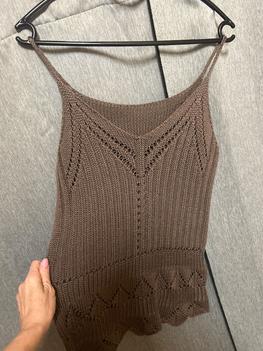 Top: Stricktop braun mit Spaghettiträgern M – Usato da Schwyz venduto da Maerzetuepfli