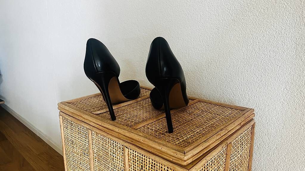 Damenschuhe: Escarpins noirs MANGO  – Gebraucht aus Plan-les-Ouates von pap_95f9 2