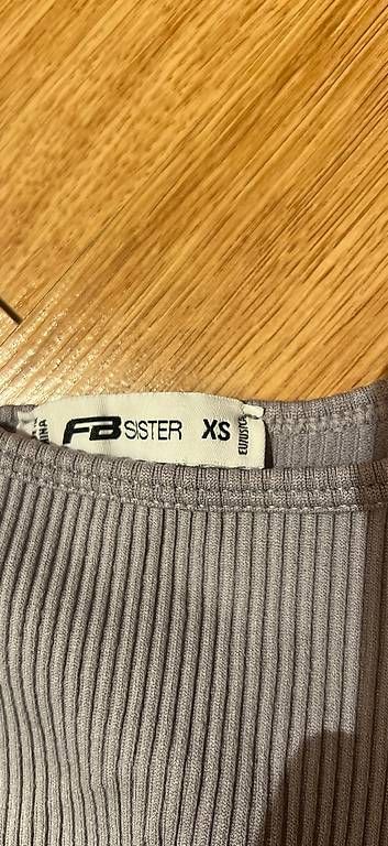 Top: 3x Top grösse xs – Usato da Zell  ZH venduto da sweety052 1