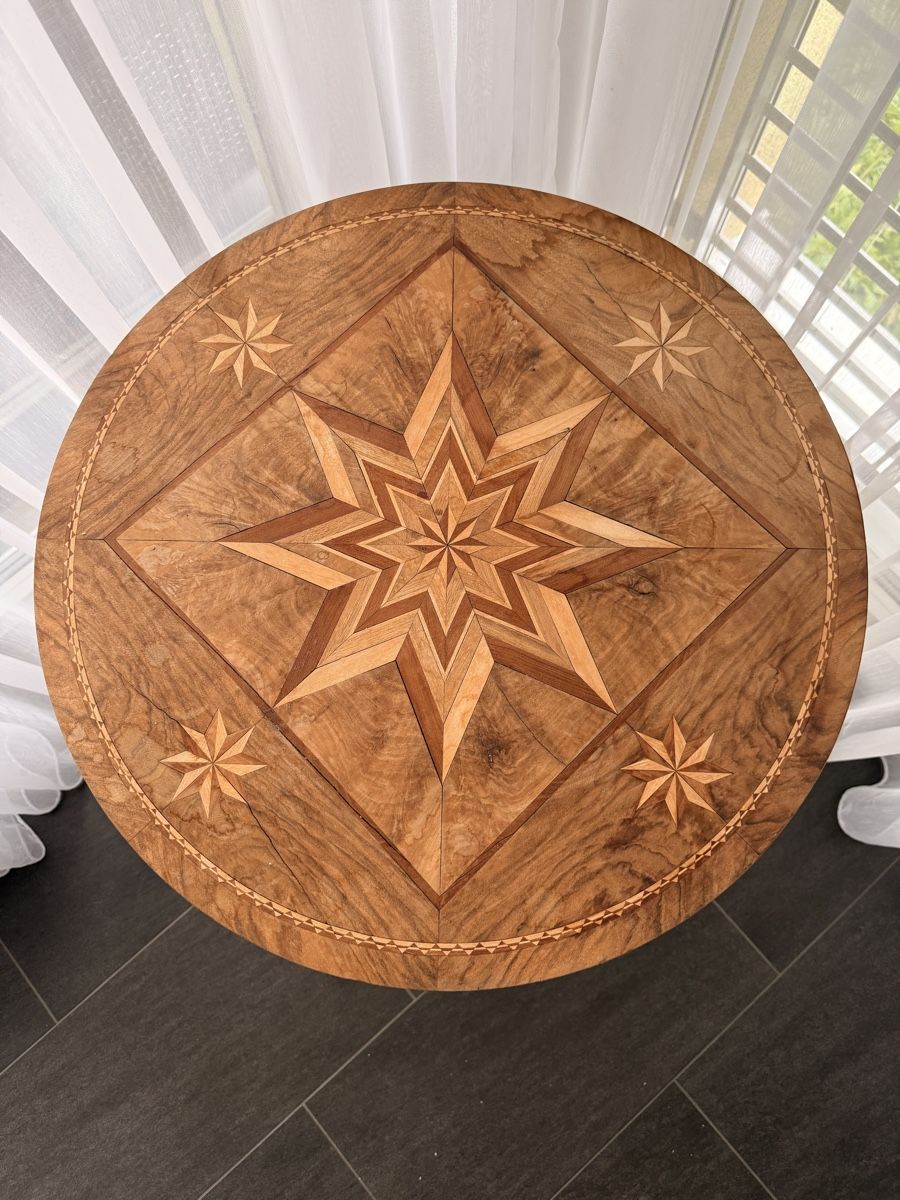 Tavoli: Rundtisch Nussbaum Intarsien – Usato da Heimberg venduto da Vi48or_M