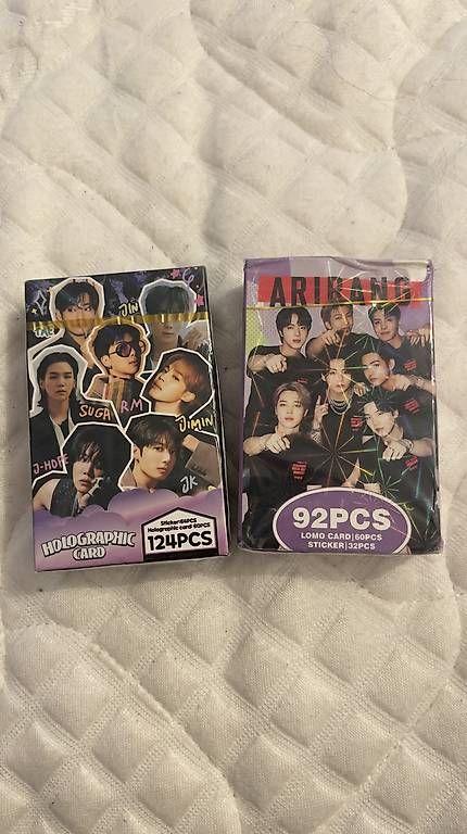 Carte collezionabili: BTS photocard and sticker  – Nuovo e nell'imballaggio originale da Oberwil venduto da anj_gqq6
