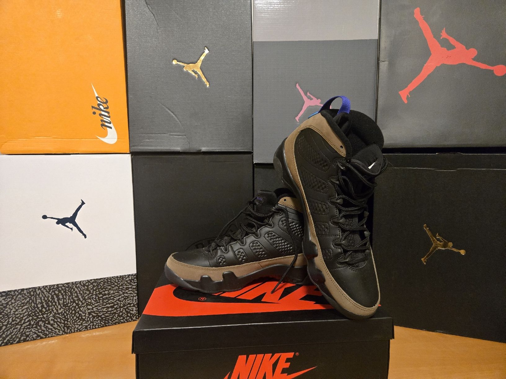 Jordan Scarpe da uomo: Jordan 9 Retro Hellolive Dunkelorange Gr. 44 – Nuovo (secondo la descrizione) da Winterthur venduto da SneakersLeo