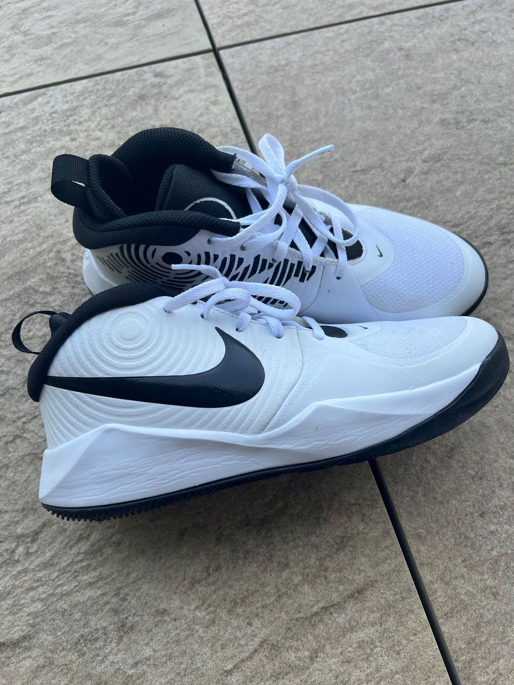 Nike Scarpe da uomo: Nike Schuhe, Top Zustand, 38.5 – Usato da Schmitten FR venduto da mar_jk2r 2