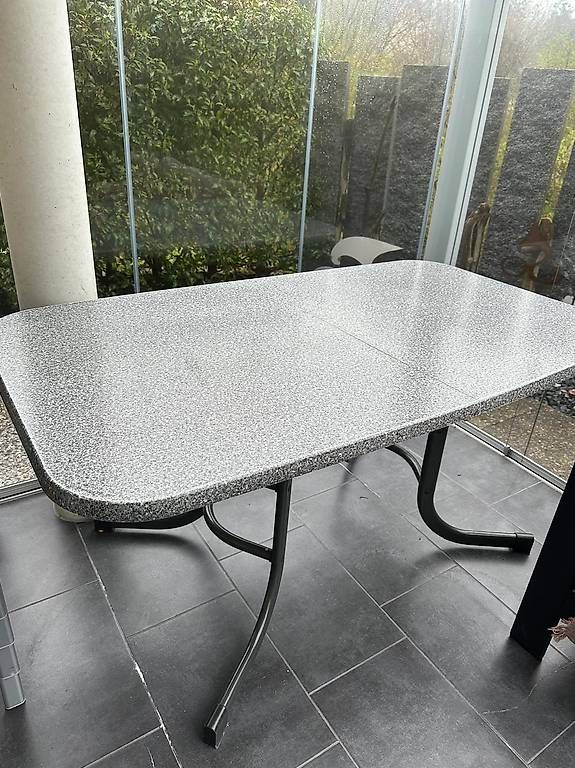 Set di tavolo e panche: Gartentisch und 6 Stühle – Usato da Arnegg venduto da Boronia