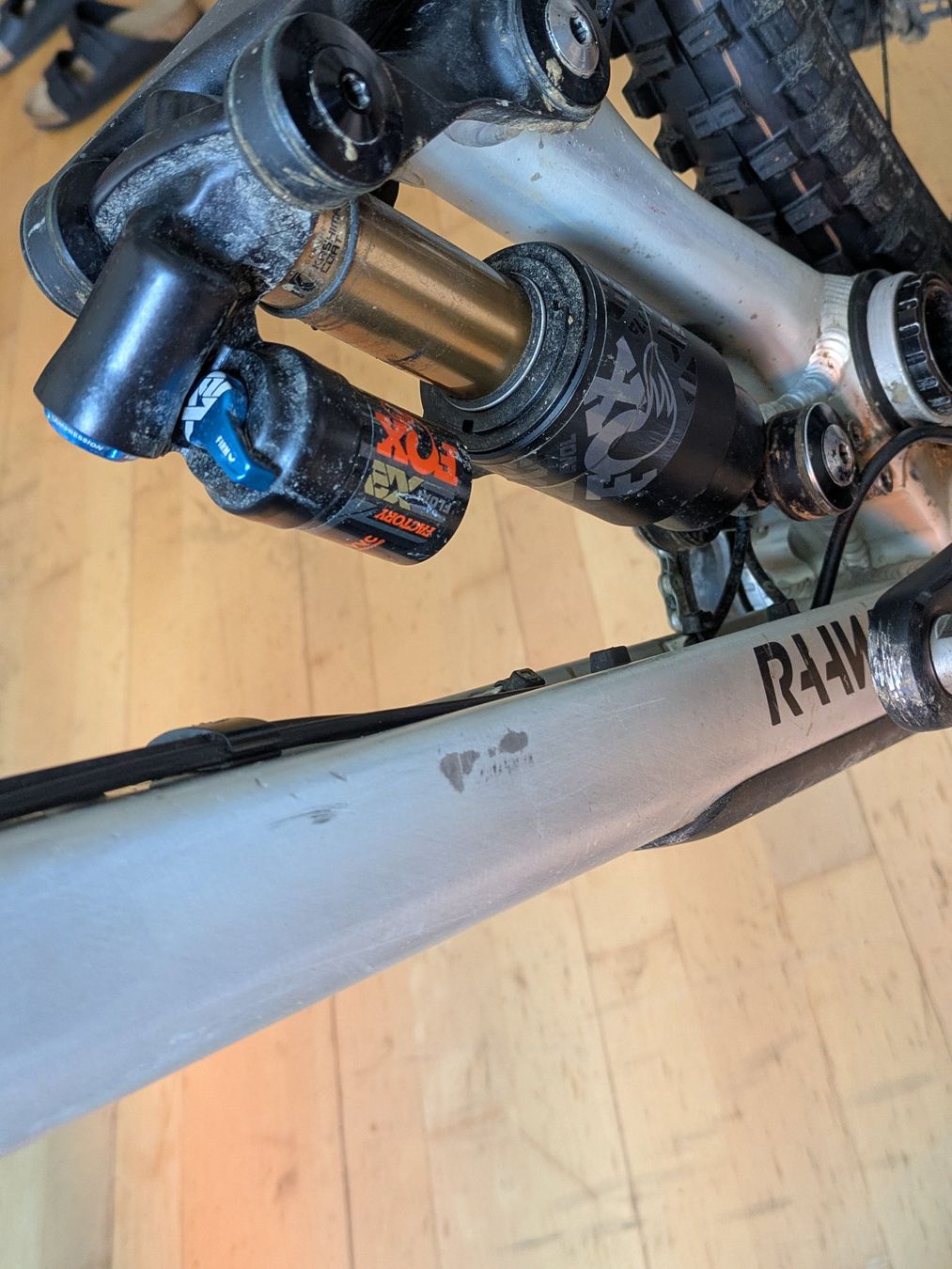 Velos: RAAW Madonna V2.2, Size L, Fox Factory, SLX, Hope Tec, Mavic – Gebraucht aus Bern von qua_yl6f 9