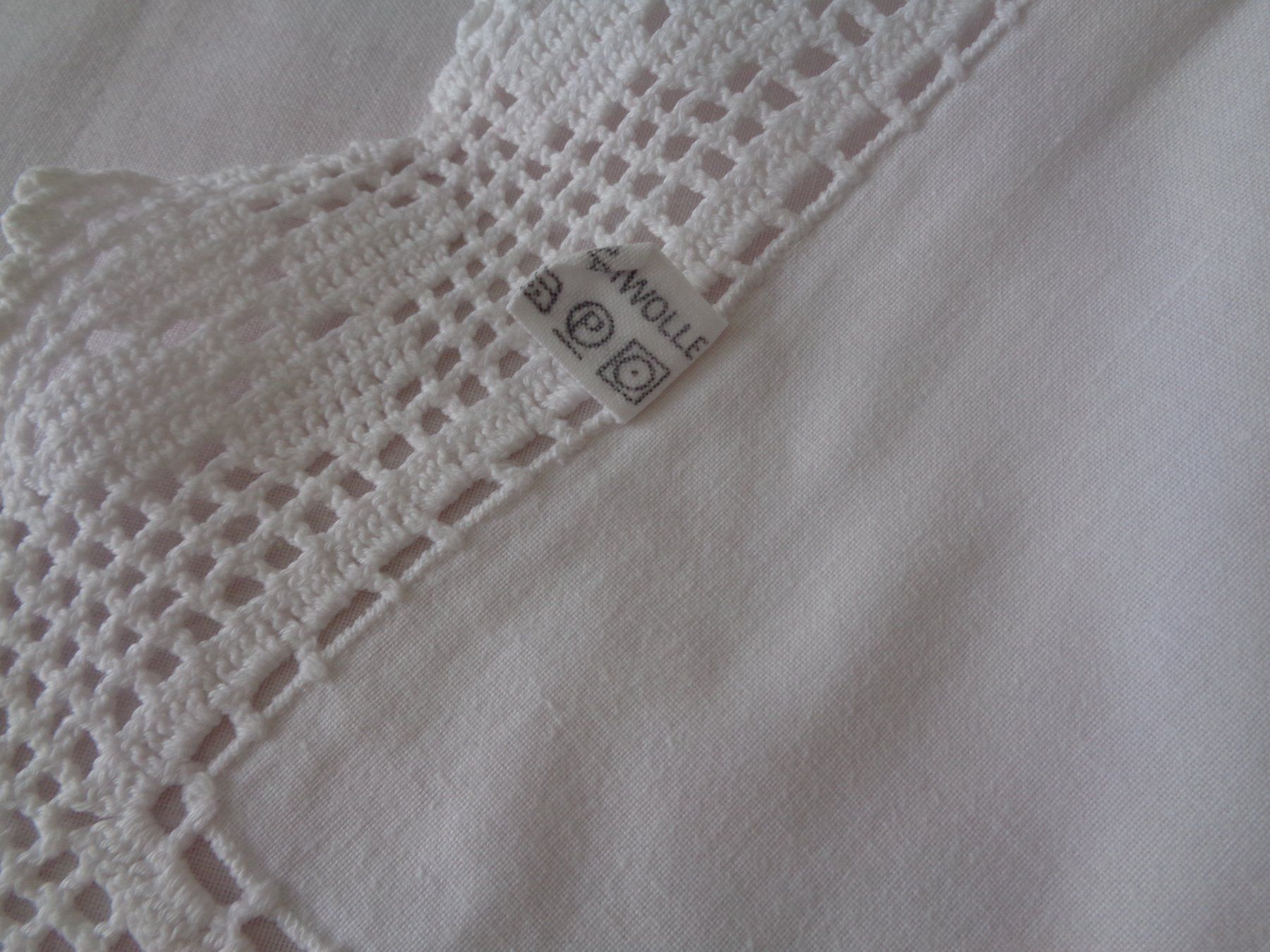 Altra biancheria da tavola: Tischdecke mit Einlage u. Spitzen 101 x 101 cm. - Handarbeit – Usato da Chur venduto da omonia 6