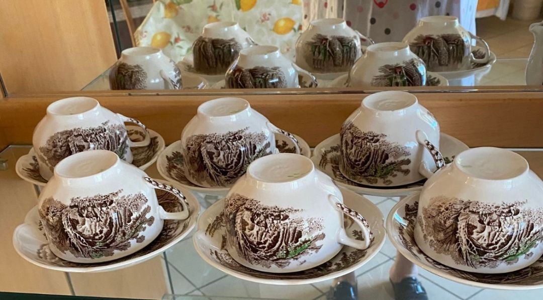 Johnson Brothers Set di piatti: Johnson bros Haddon Hall Tea oder Kaffe Set – Nuovo (secondo la descrizione) da Fällanden venduto da LetiRobi