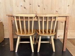 Kindertisch mit Stühlen (Vollholz)