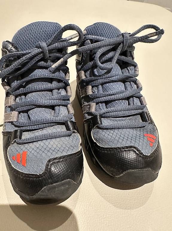 Scarpe per ragazzi: Adidas Terrex Gr 24 blau, schwarz, mid – Usato da Bernex venduto da ver_268v