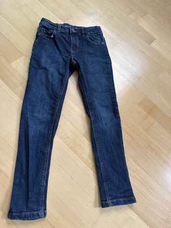 Dunkelblaue Jeans für Mädchen, Grösse 134, Top Zustand!