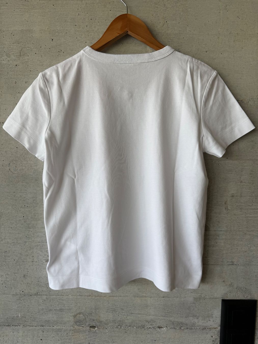 Zara T-shirts: Zara T-shirt - 100% Baumwolle – D'occasion à St-George par alaixee 1