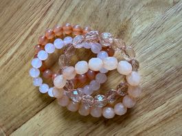 4 elastische Perlenarmbänder in Rosé & Apricot, Modeschmuck