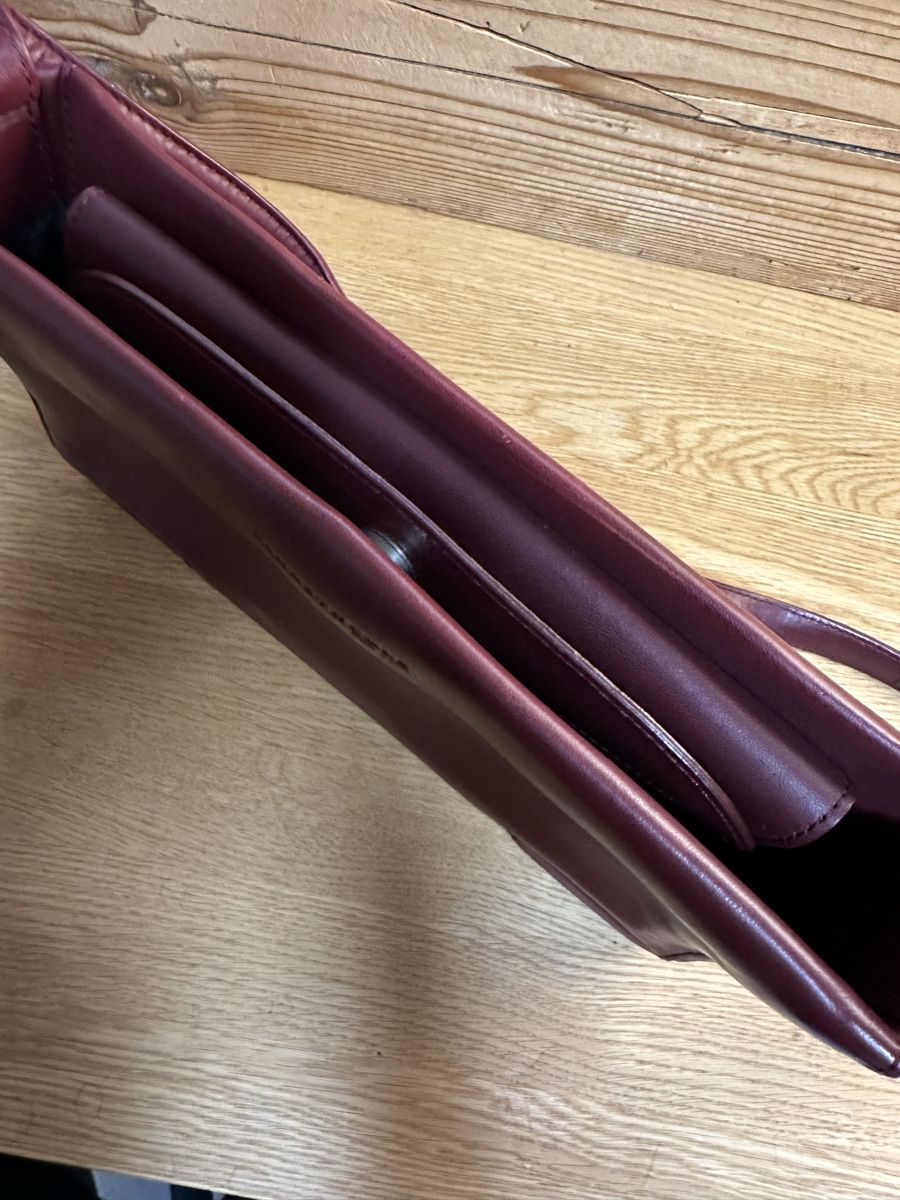 Taschen für Damen: KENNETH COLE Handtasche, bordeauxrot, Echtleder – Gebraucht aus Siebnen von brocki.bebie 2