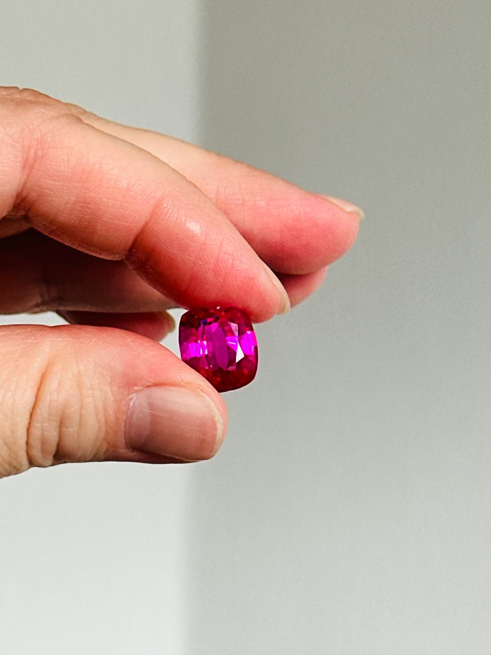 Pietre preziose: 12.20 Ct Certified Cushion Cut Loose Gemstone – Nuovo e nell'imballaggio originale da Genève venduto da AWWA 8