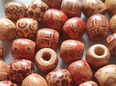 Perlen (unechte): Holzperlen 10mm gemustert, 50 Stück – Neu und originalverpackt aus Geneve von vane267