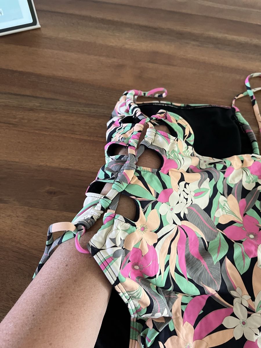 Roxy Badekleider & Bikinis: Roxy Badeanzug, Gr. L, Blumendesign - Sommer bereit! – Neu (gemäss Beschreibung) aus Wermatswil von -secondchance- 1