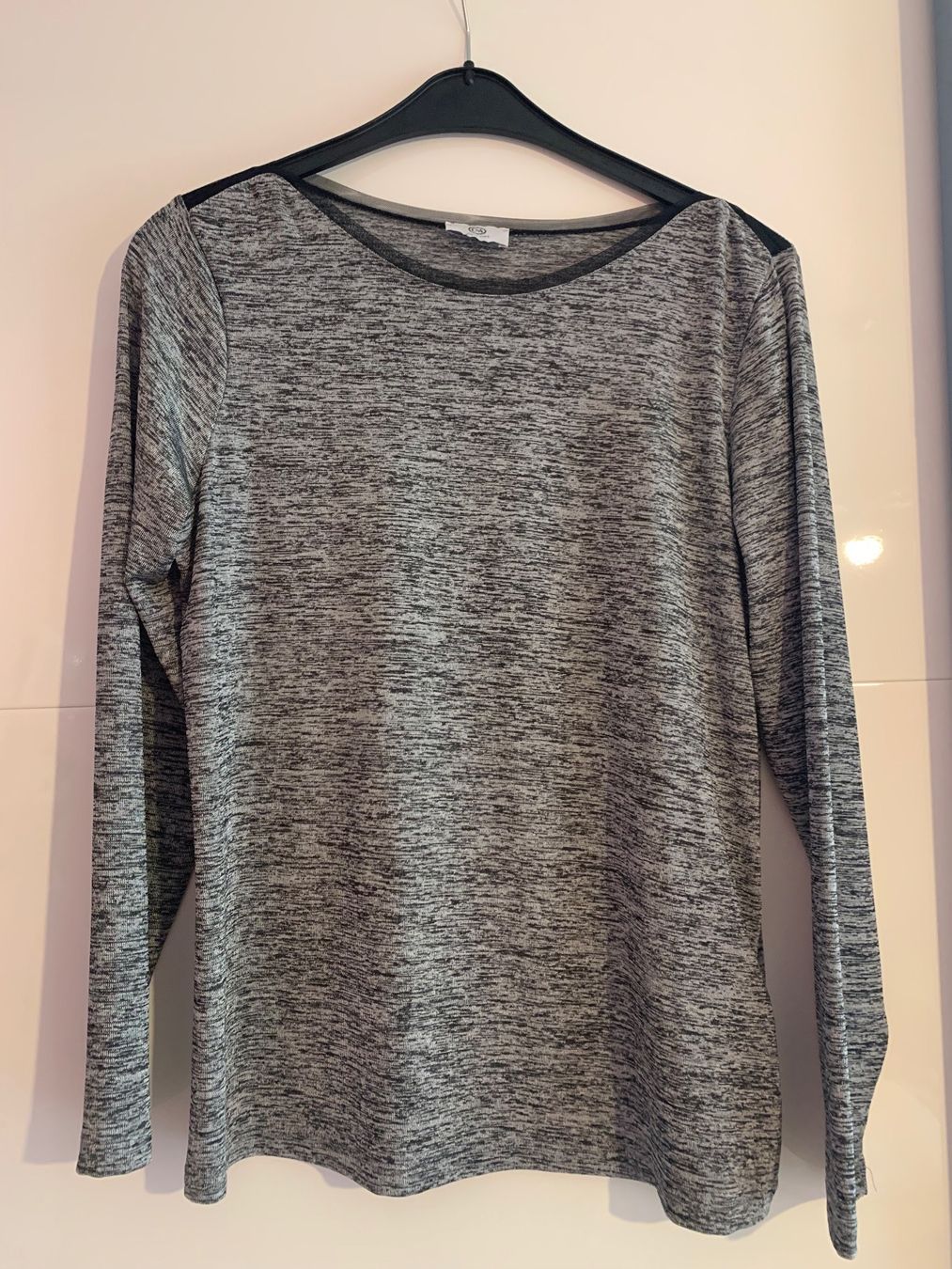 C&A Top: Grauer Damen Langarmshirt – Usato da Triengen venduto da nes_l8cj