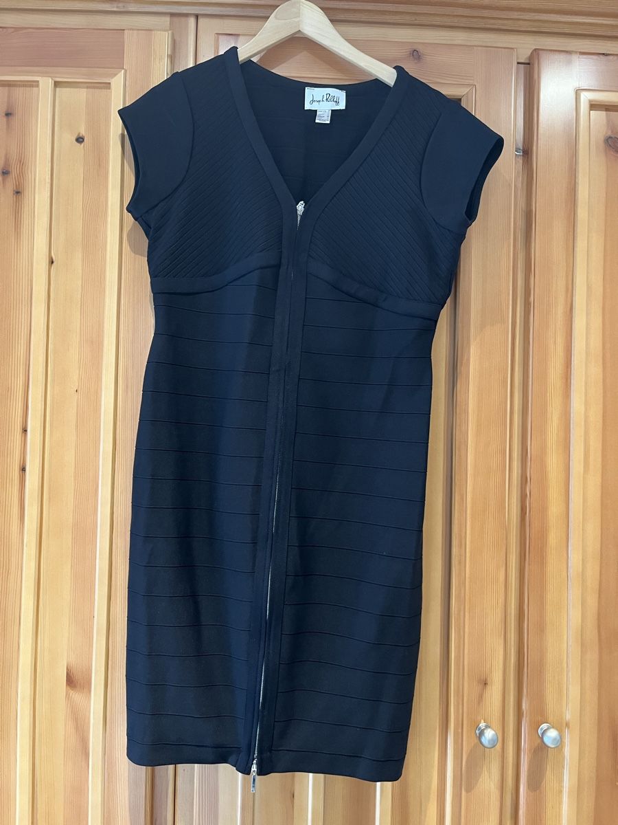 Kleider: Figurbetontes Kleid 42 – Neu (gemäss Beschreibung) aus Saanen von SoniaMichaela