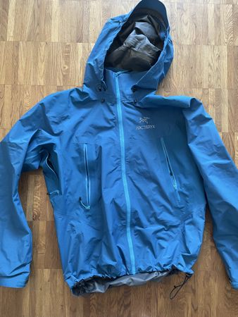 Arc’teryx Zeta hardshell 3L Gore Tex 