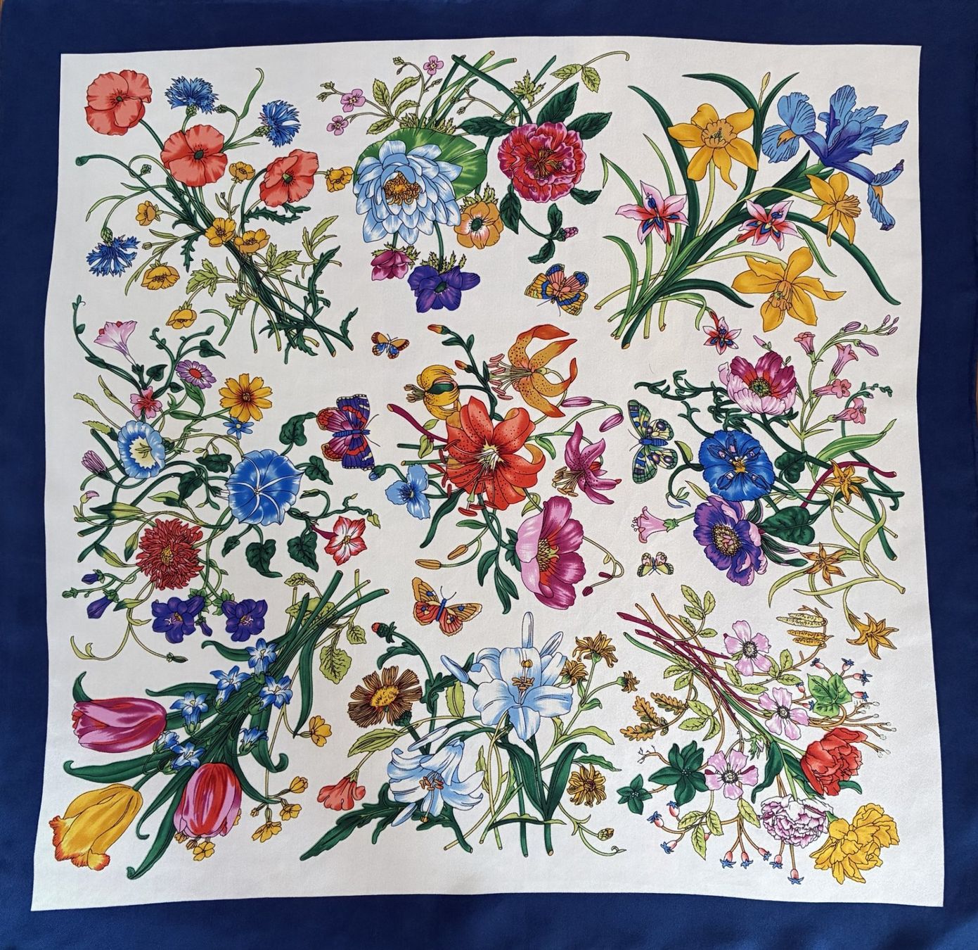 Foulard & Sciarpe: Seidenschal mit Blumenmuster – Usato da Ringgenberg BE venduto da ziggythecat