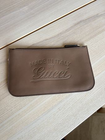 Gucci pochette fine à main cuir taupe état neuf