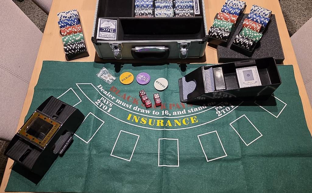Spiele: Kombiniertes Poker/Blackjack Set 600 Chips – Gebraucht aus Niederglatt ZH von Sevenj4 1