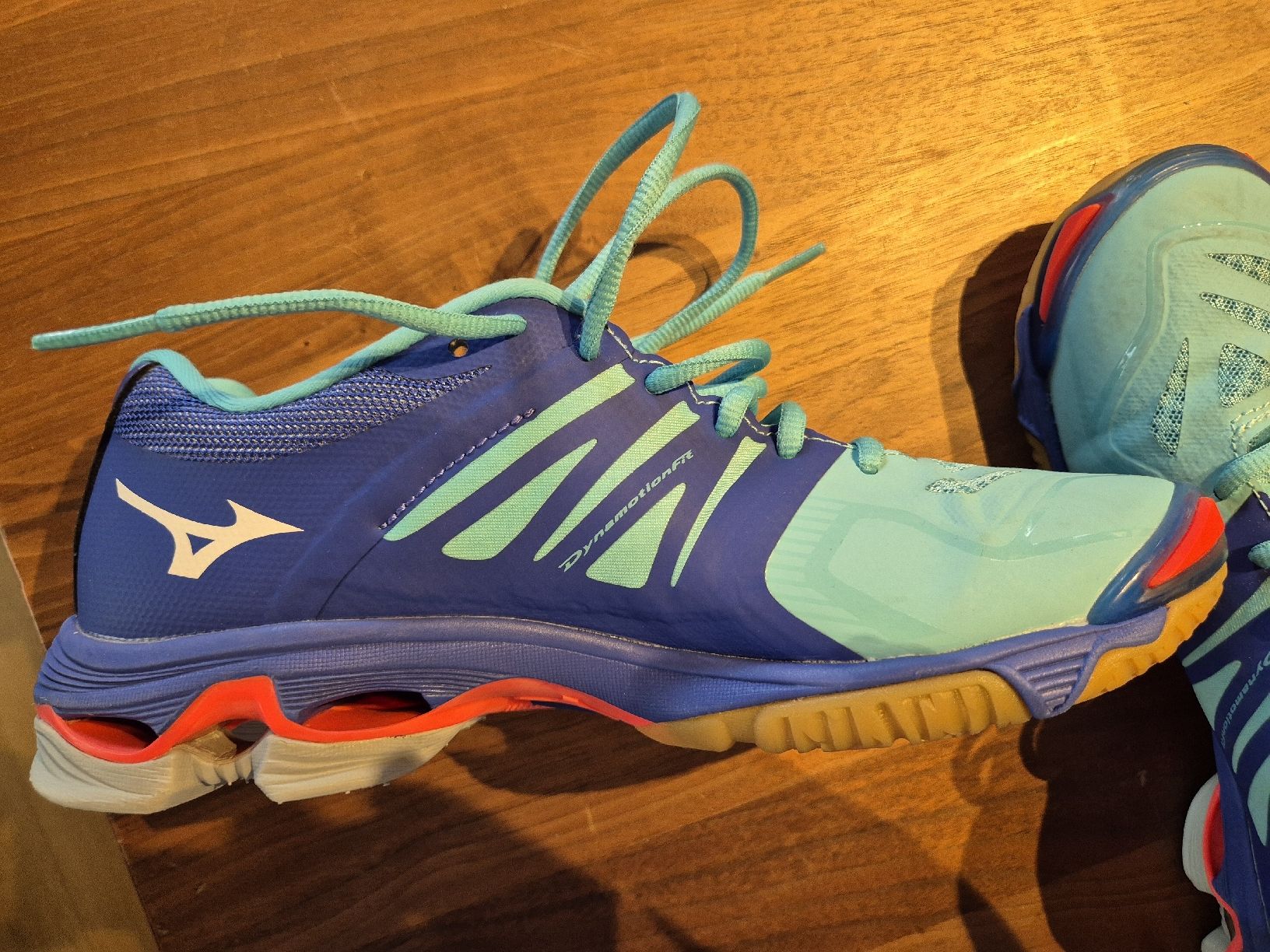 Mizuno Chaussures femmes: Mizuno Damen Hallenschuhe – D'occasion à Rüti ZH par galline72 2