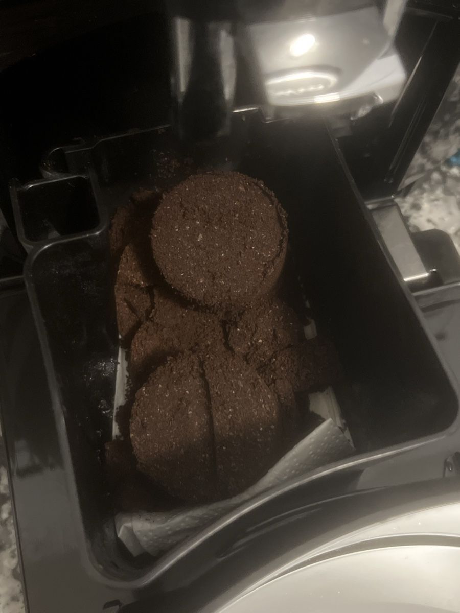 Jura Macchine per caffè & Macchine per espresso: Jura E4 Kaffeevollautomat – Usato da Urtenen-Schönbühl venduto da mit_q9fb 6