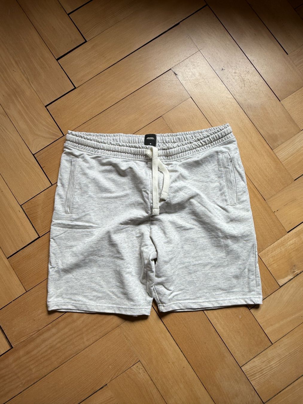 Burton Pantalons: BURTON - Sweatshorts hellgrau meliert XL – D'occasion à Zürich par Diazaio
