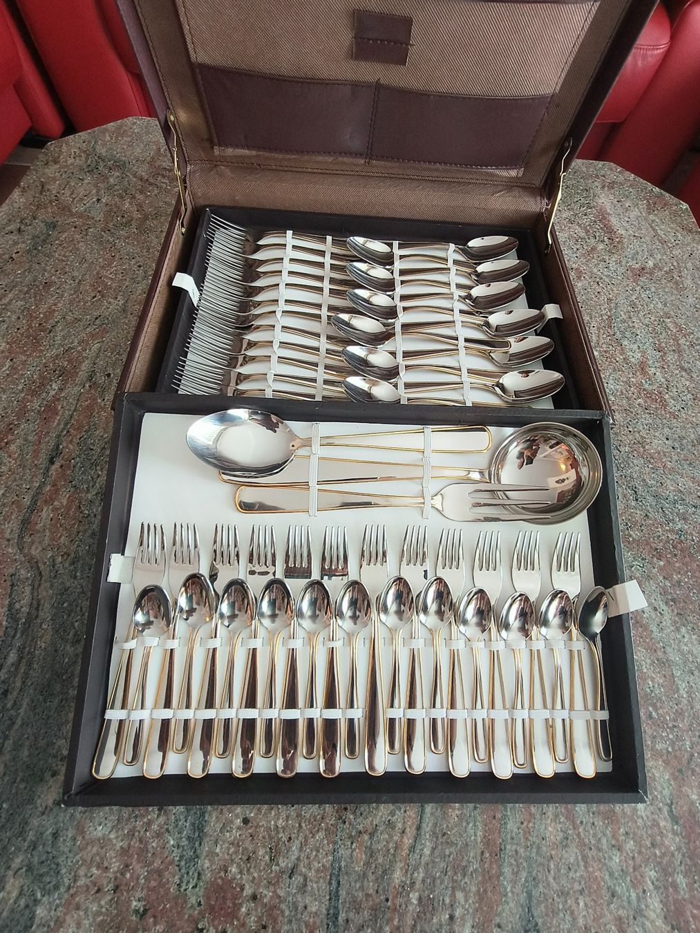Couverts: Besteck Set inox x 12 – Neuf avec emballage d'origine à Bern par Paca48