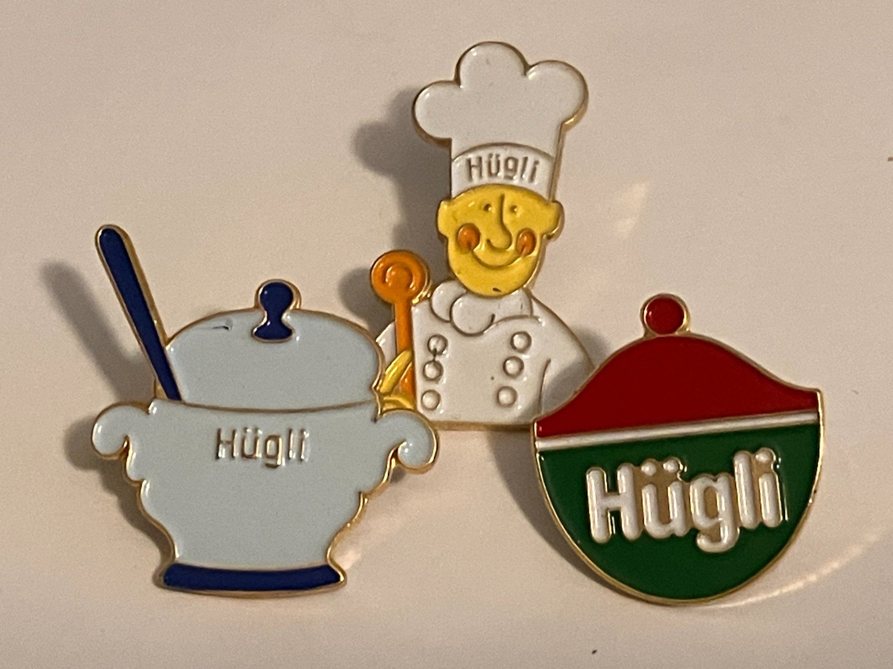 Placchette & Badge: 3 Pin Hügli Gastro – Usato da Basel venduto da djwwpp