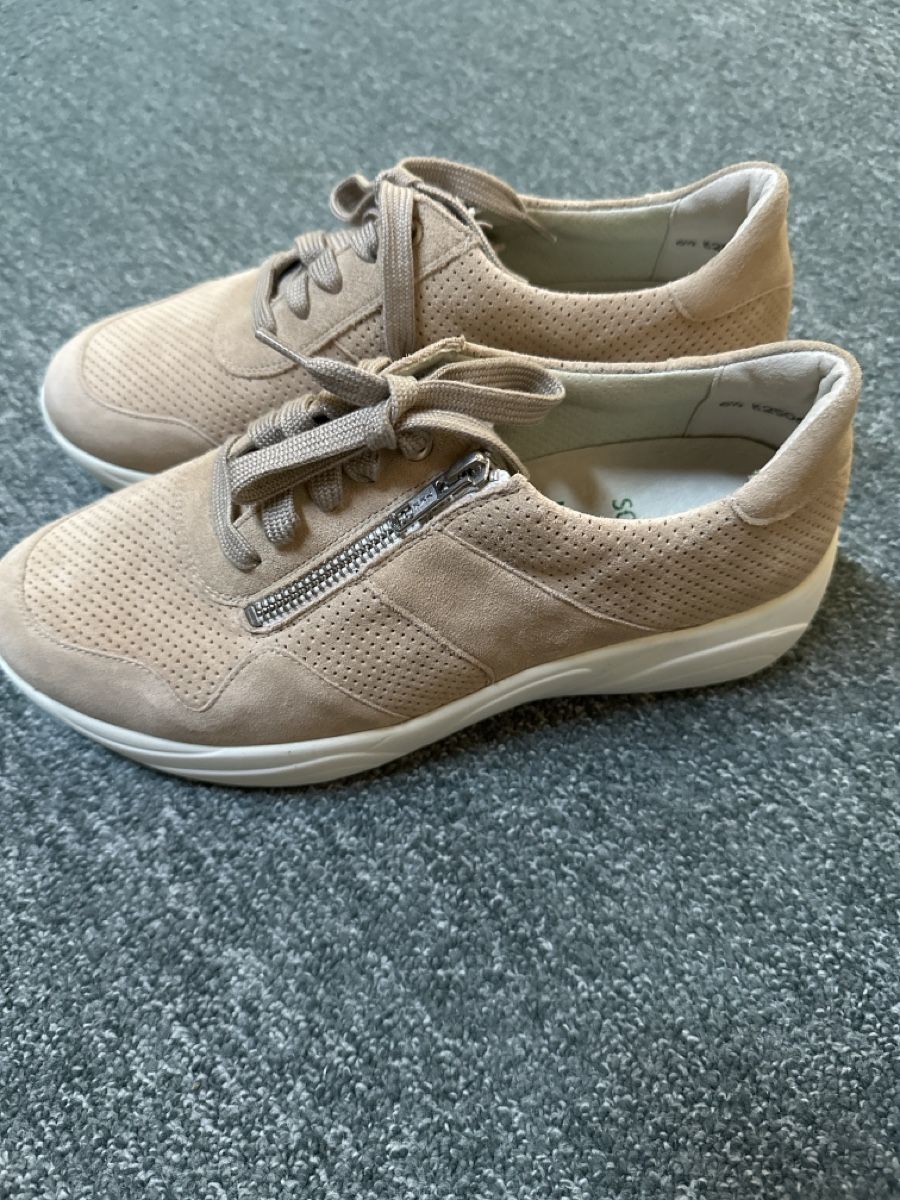 Damenschuhe: Halbschuhe Gr 39.5 – Neu und originalverpackt aus Baltschieder von YmroBe
