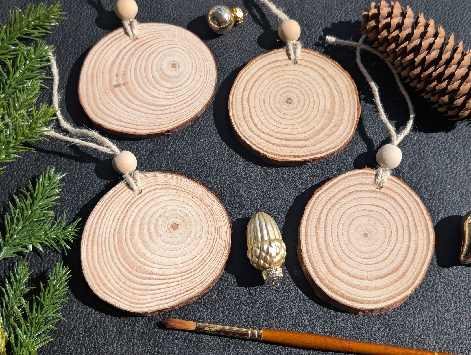 Alle Dekorationen: Handmade Wood Slice Christmas Ornaments – Neu und originalverpackt aus Winterthur von LaVieColor 9