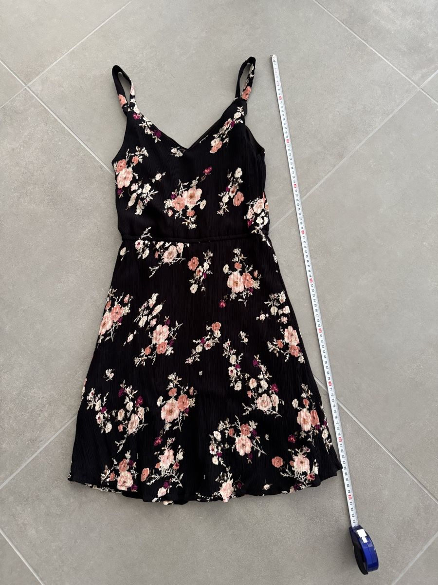 Only Kleider: Kleid ONLY Blumenmuster Schwarz Grösse 34 – Gebraucht aus Frick von Cirilla 1