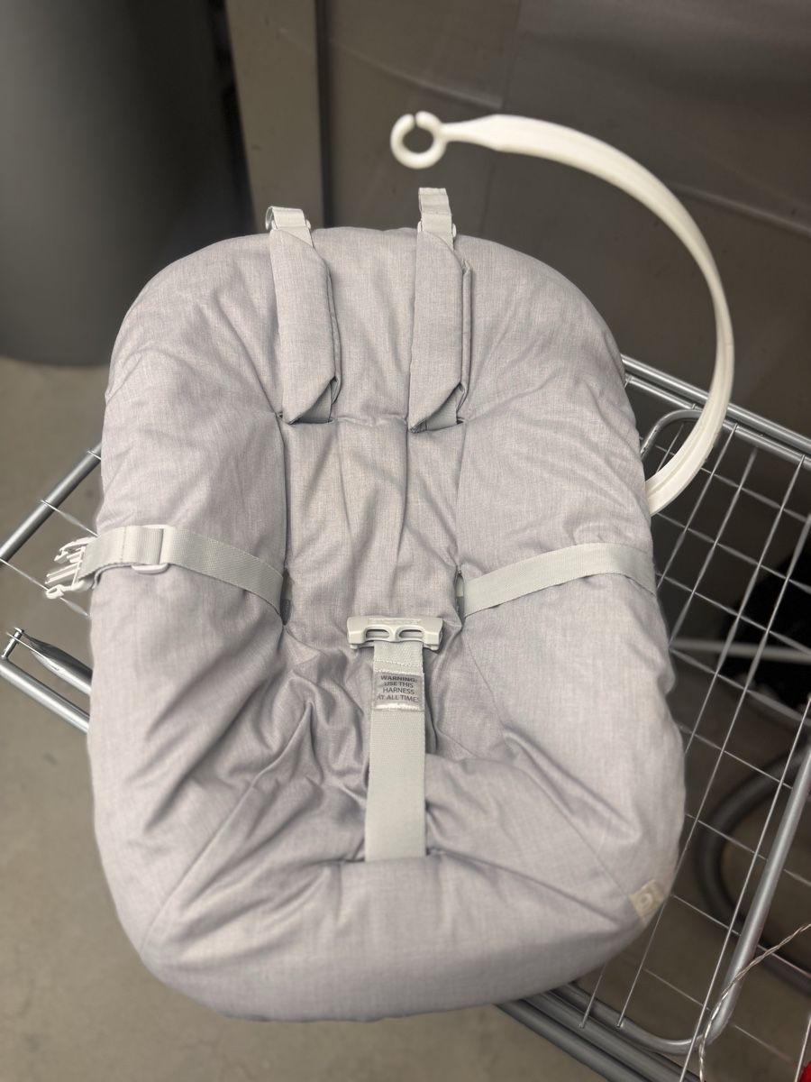 Stokke Sdraiette & Sdraiette a dondolo: Newborn Set mit Spielzeughalter Light Grey – Usato da Herzogenbuchsee venduto da SandraV