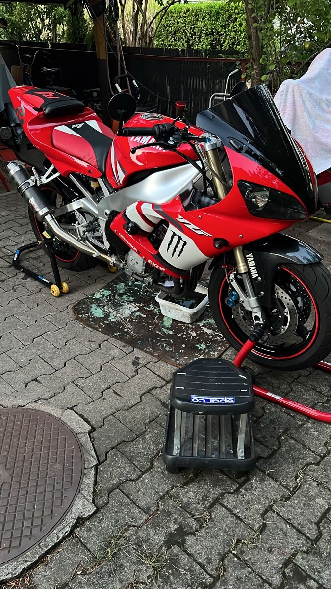 Yamaha Strada: Yamaha r1 rn04 – Usato da Wettingen venduto da OldKeeper 2