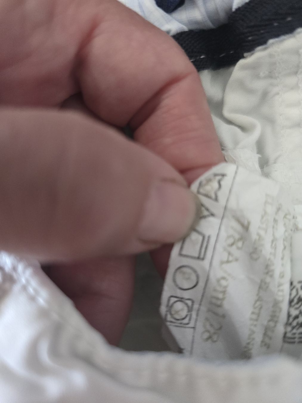 Pantaloni: Hose weiss Grösse 128 – Usato da Unterentfelden venduto da Panda-87 4