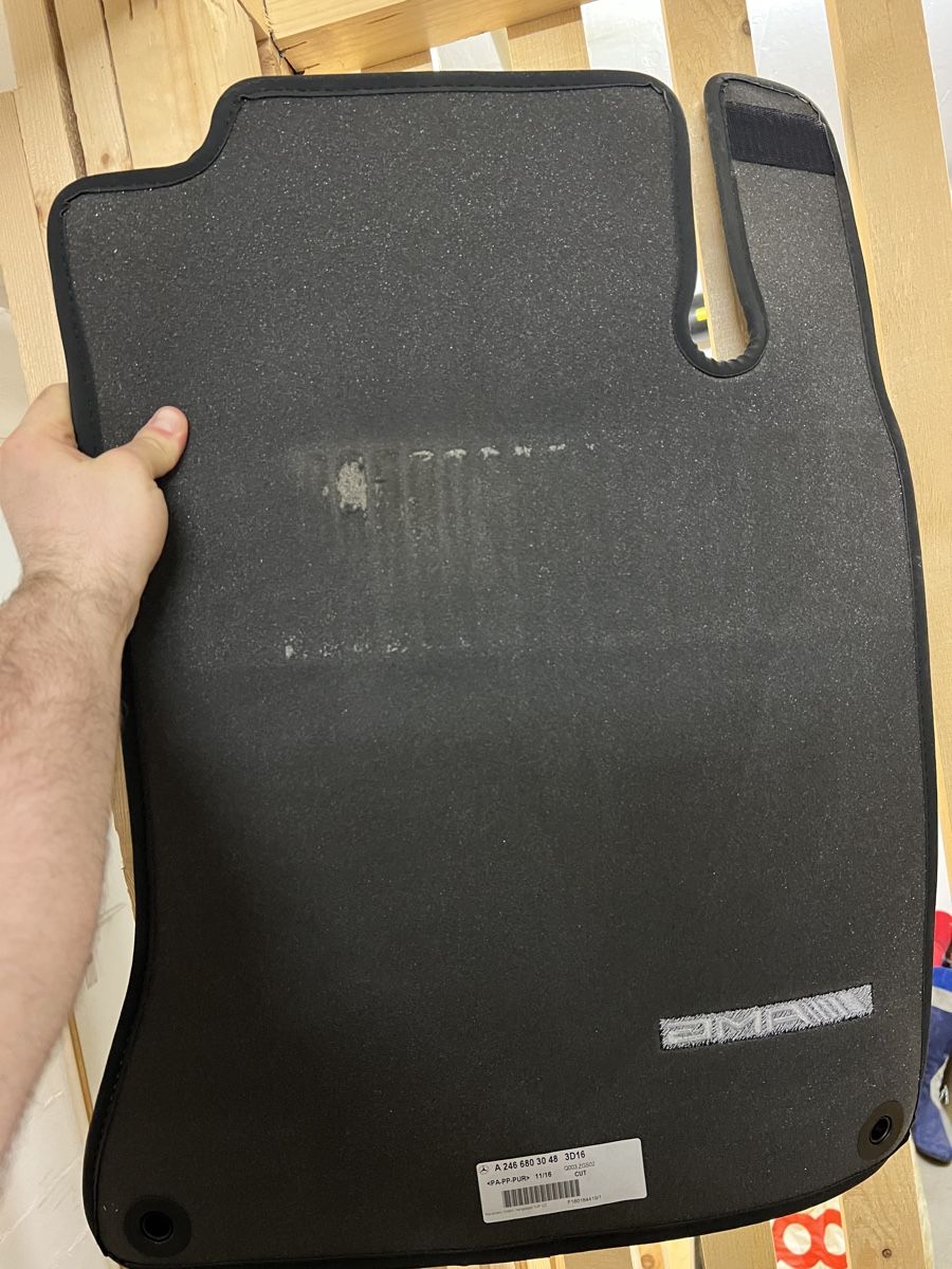 Mercedes-Benz Tapis / Bacs: Mercedes AMG Fussmatte – D'occasion à Olten par akosdrummer 4