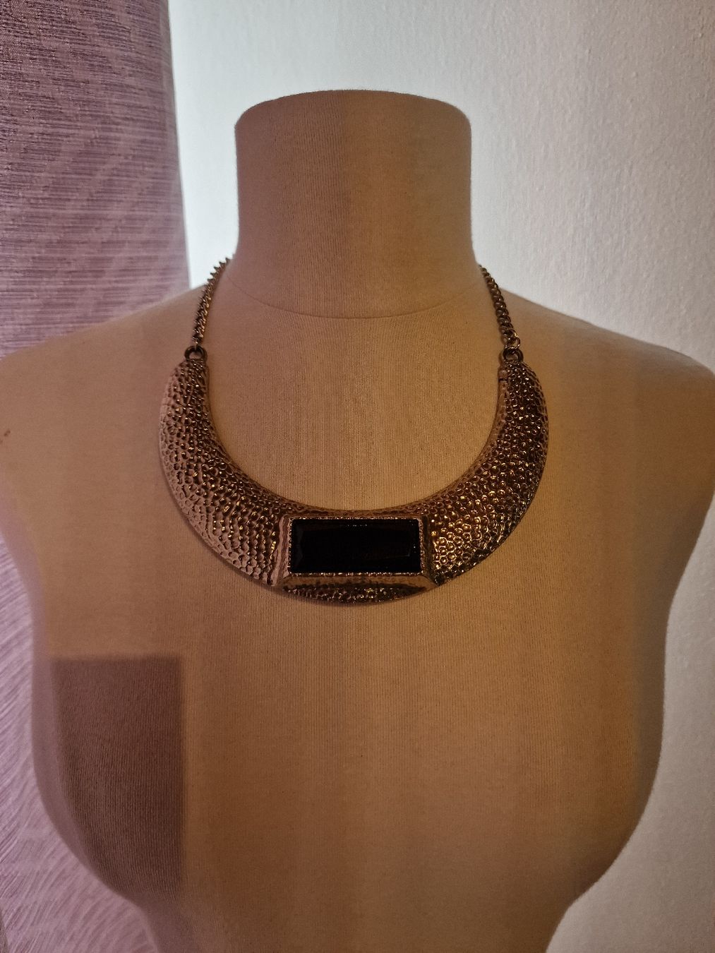 Catenine: Collier doré et noir – Usato da Perly venduto da dayna_46 1