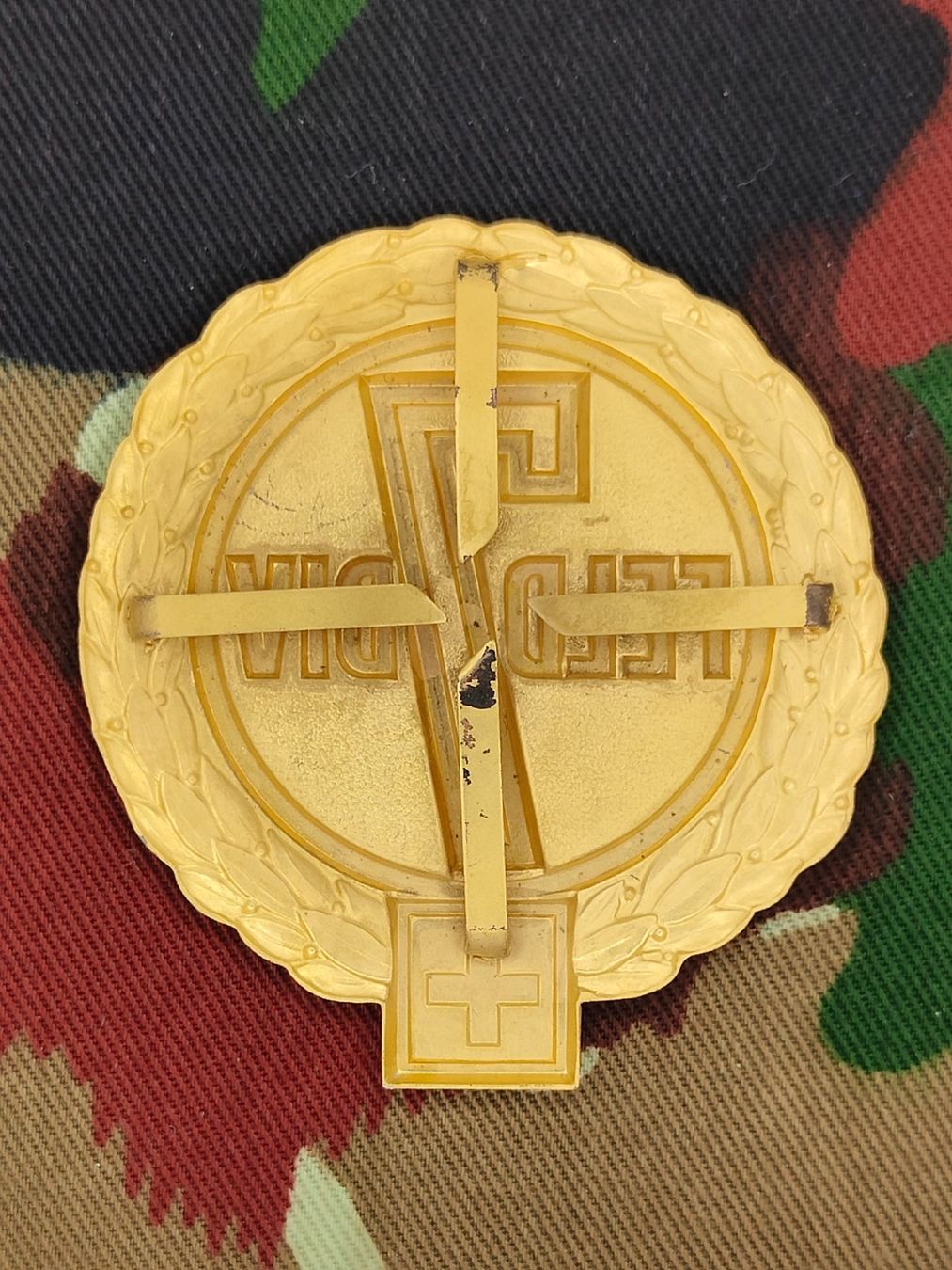 Schweizer Armee Placchette & Badge: Béretemblem Felddivision 7 Goldkranz – Usato da Bauma venduto da SwissMilitaria 1