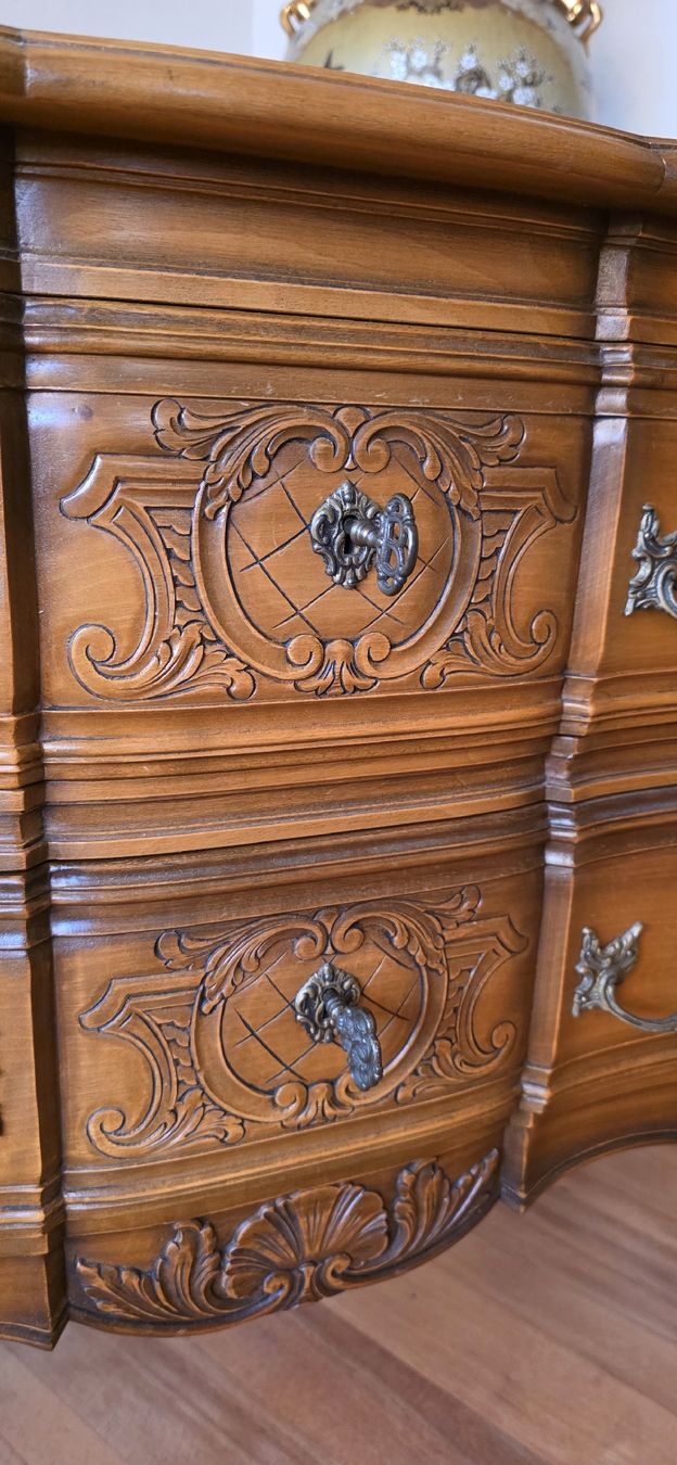 Kommoden: Geschnitzte Nussbaum Barock- Stil Kommode – Gebraucht aus Wolfhalden von Nati-Nati 3