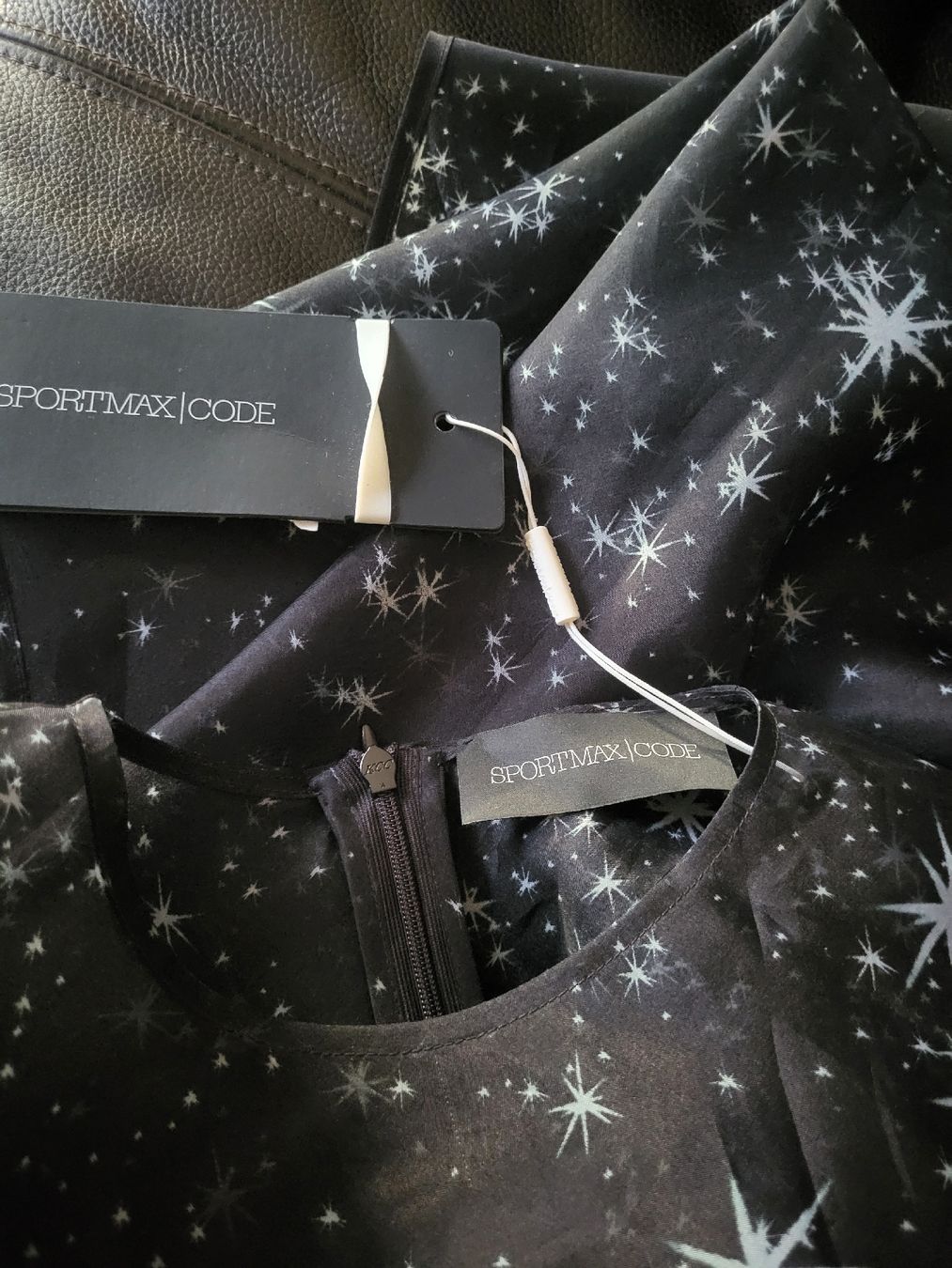Sportmax Kleider: Robe Sportmax Code "Curvone" imprimé étoiles – NEUVE – Neu und originalverpackt aus Aproz (Nendaz) von mar_zxm9 4
