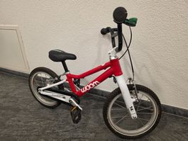 Woom 2 mit Fahrradständer