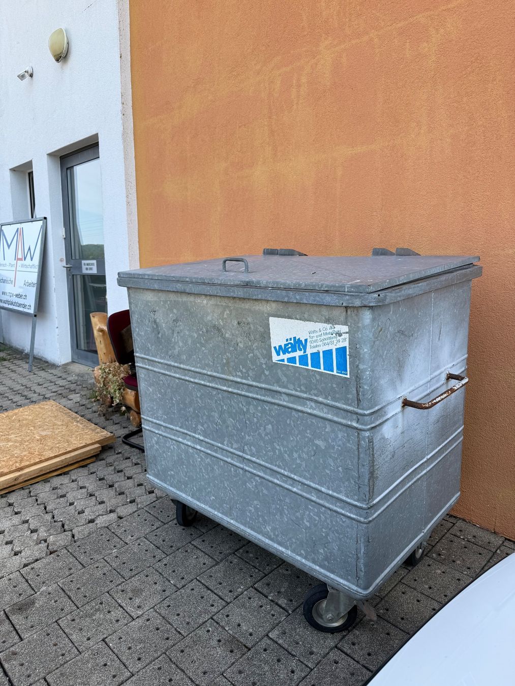 Eléments de bureau: Müllkontainer Verzinkt – D'occasion à Egliswil par inf_6b5f