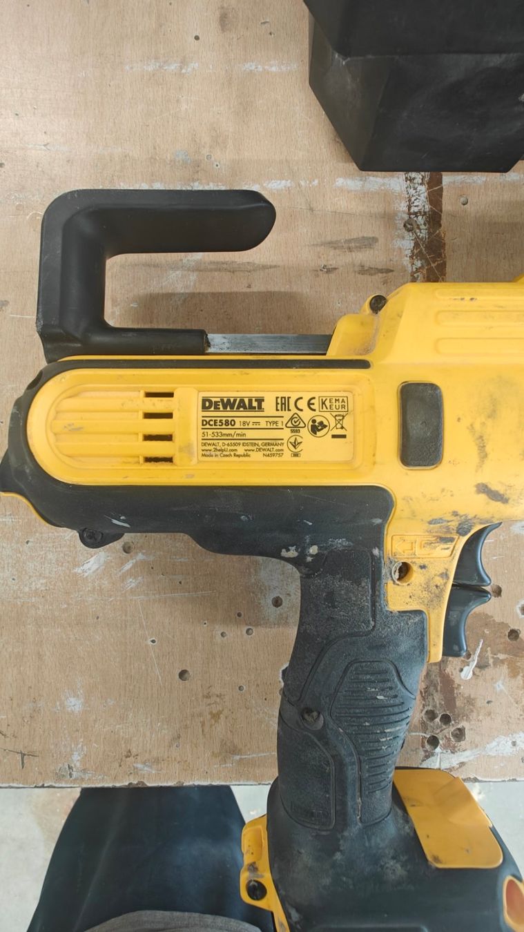 Dewalt Tutti gli attrezzi: Dewallt Akku-Kartuschenpresse DCE580 18v – Usato da Waldkirch venduto da Jerom77 3