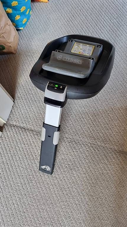 Seggiolini per auto: Maxi Cosi Isofix Station – Usato da Dänikon ZH venduto da Franzi.K
