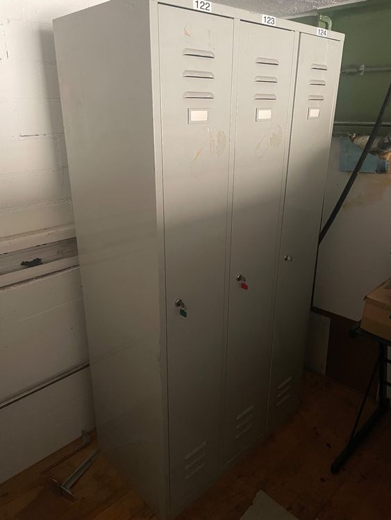 Spint, Garderobenschrank Metall 3-türig (Gebraucht) in Flaach für CHF ...