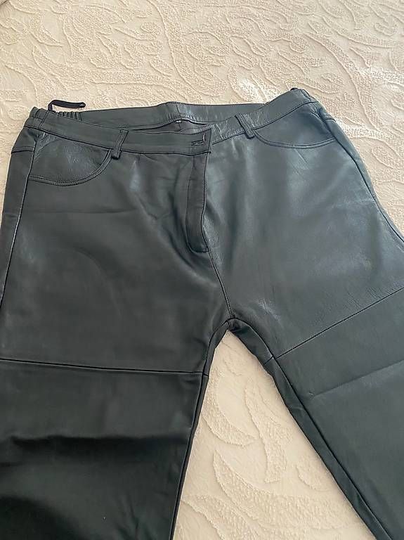 Hosen: Vendesi pantaloni vera pelle nera donna – Gebraucht aus Novazzano von sol_vk8x 1