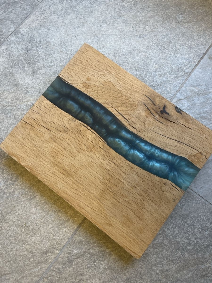 Articoli in legno: Holzbrett mit Epoxidharz Flussdesign – Usato da Basel venduto da sophcollector